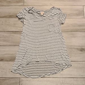 💘 Mossimo striped high low tee ☀️🌷 💧 💕 🍂 🍎🍋🧁🎀🦄🪻🍍🍓🦉🐧